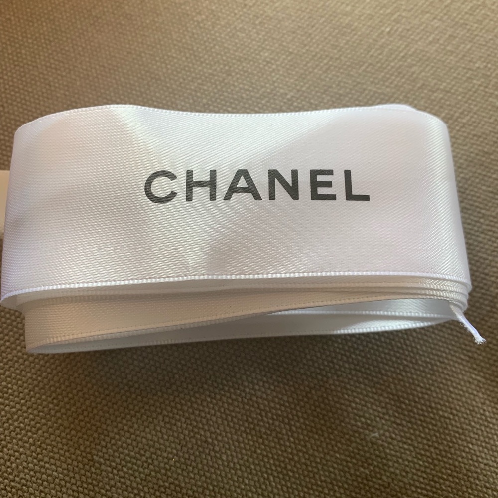 1 CHANEL white gift Wrap ribbons